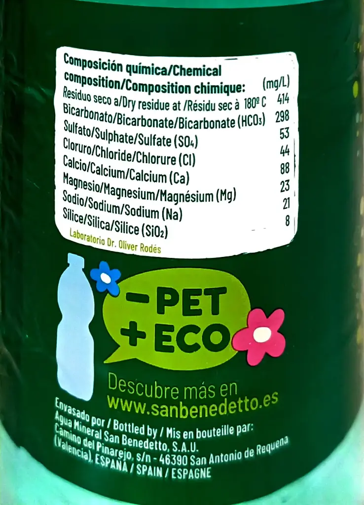 Agua mineral natural con gas 1.5L lado 1.webp